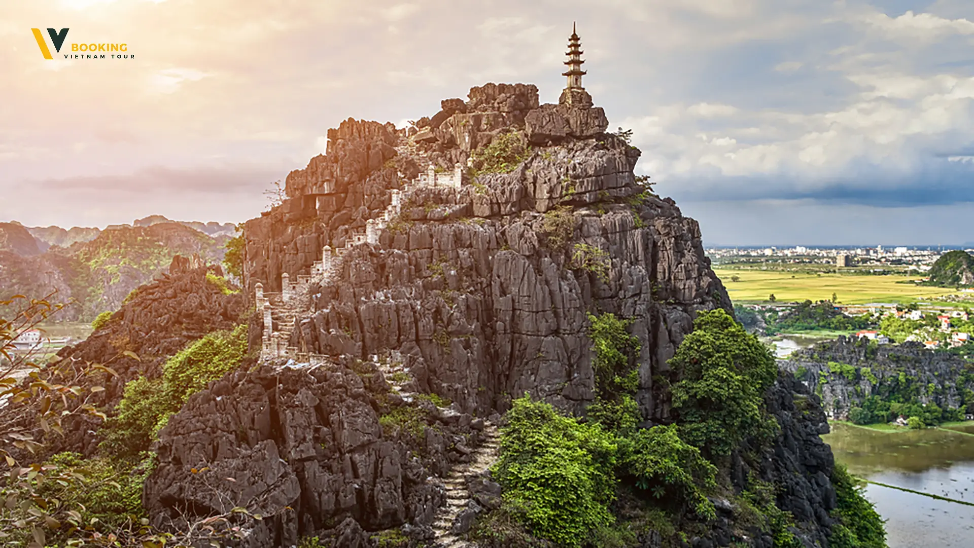 Ngoa Long Mountain Peak