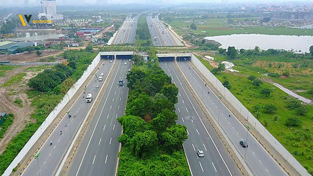 Through Thang Long Avenue