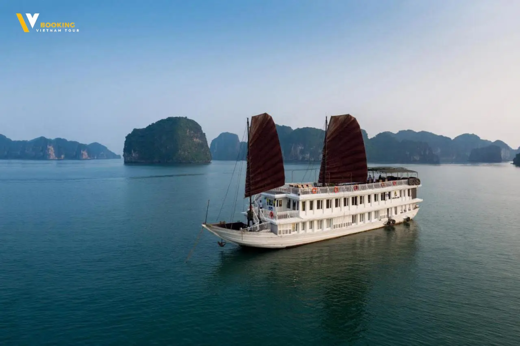 GARDEN-BAY-LEGEND-CRUISE-1- Bookingvietnamtour